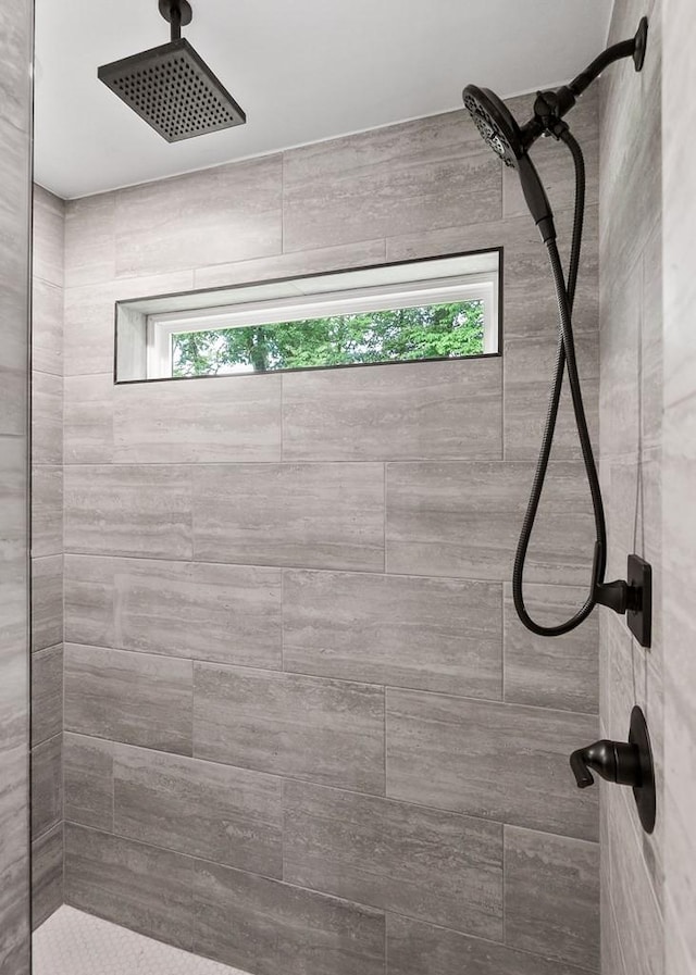 130 Rachelle Pl, Baxter, TN 38544 - full bath with tiled shower