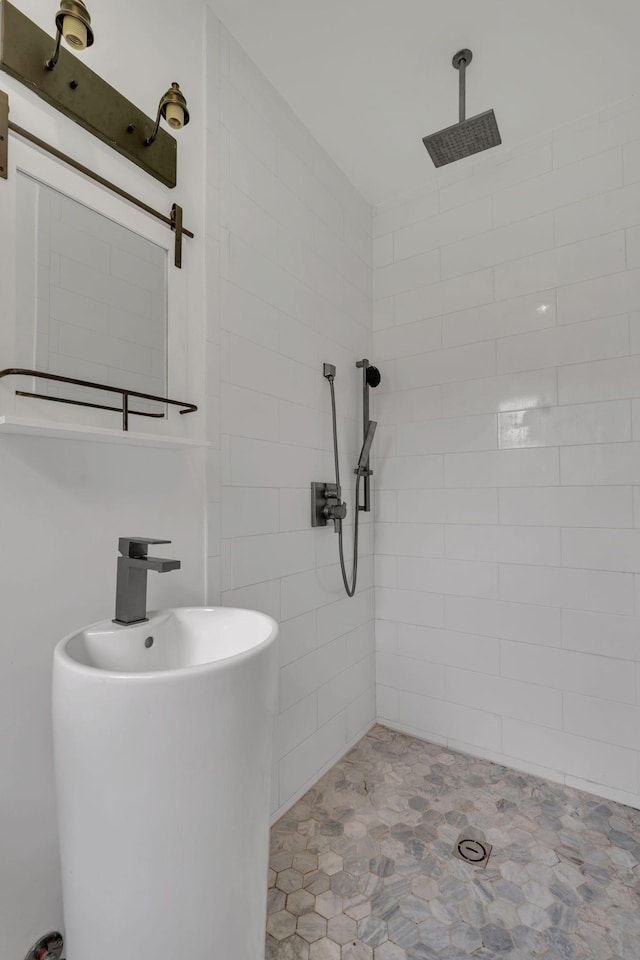1118 Houston Dr, Murfreesboro, TN 37130 - bathroom with tiled shower