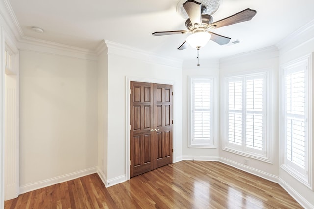 1176 Fairvue Village Ln, Gallatin, TN 37066 - entryway featuring wood finished floors, crown molding, and ceiling fan