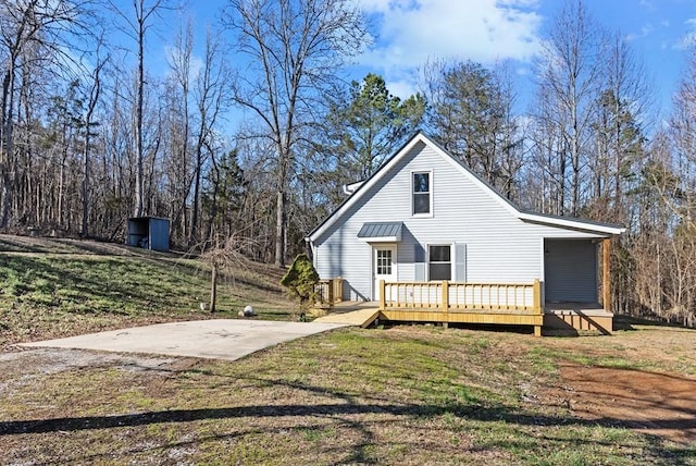 120 Dove Ln, Monroe, TN 38573 - view of front of house with a deck and a front lawn