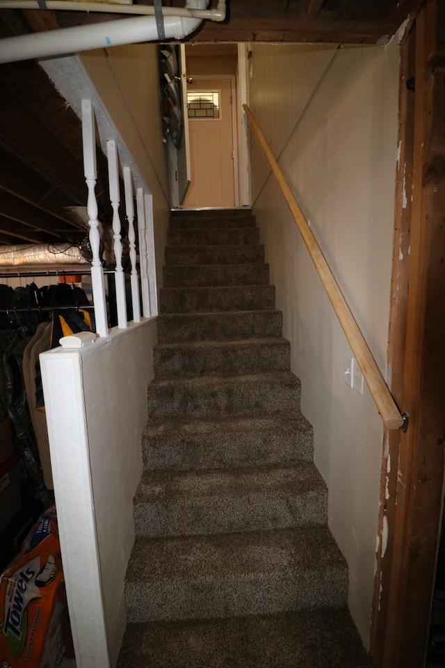 60 Jayson St, Camden, TN 38320 - view of stairs