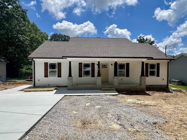 78 Lakeview St, Manchester, TN 37355 - view of front of house with covered porch and a shingled roof
