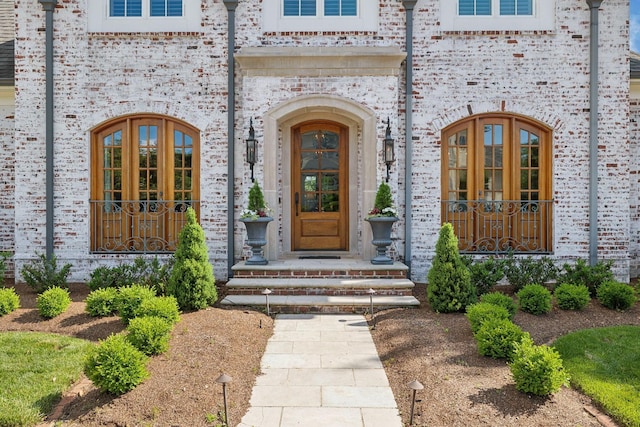 114 Middleton Cir, Nashville, TN 37215 - doorway to property with brick siding