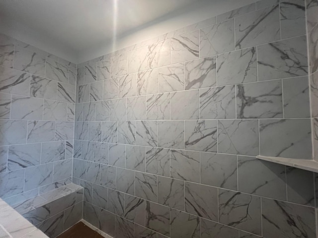 1720 Merkel Rd, Columbia, TN 38401 - bathroom featuring tiled shower