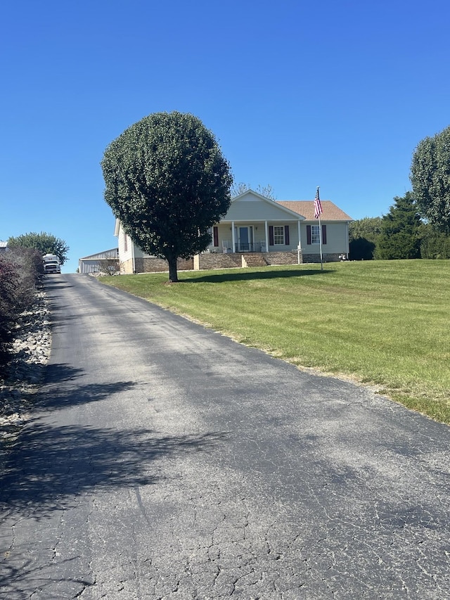 1021 Maple Grove Rd, Lafayette, TN 37083 - view of front of home with a front lawn