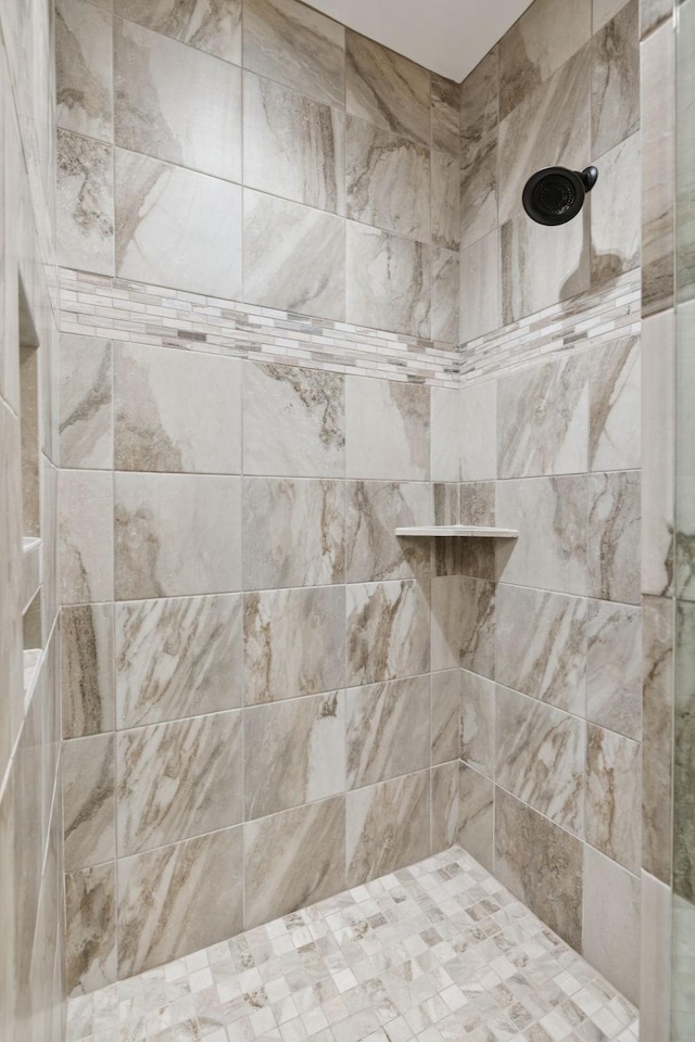 703 Welsh Ln, Franklin, TN 37064 - full bath featuring a tile shower