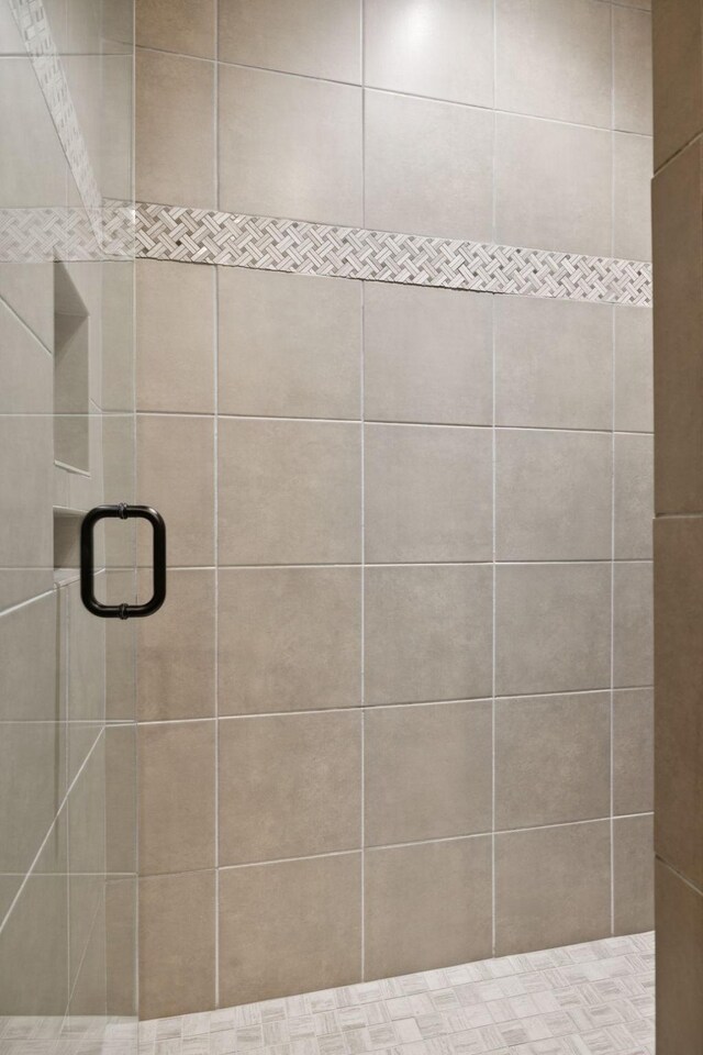 703 Welsh Ln, Franklin, TN 37064 - full bathroom featuring a shower stall