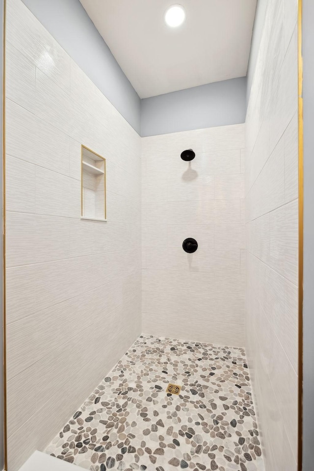 222 Groh St, Lawrenceburg, TN 38464 - full bathroom with tiled shower