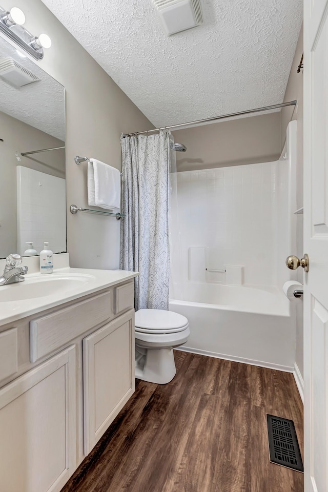 109 New Haven Ct, Nashville, TN 37214 - full bath featuring a textured ceiling, wood finished floors, vanity, and shower / tub combo