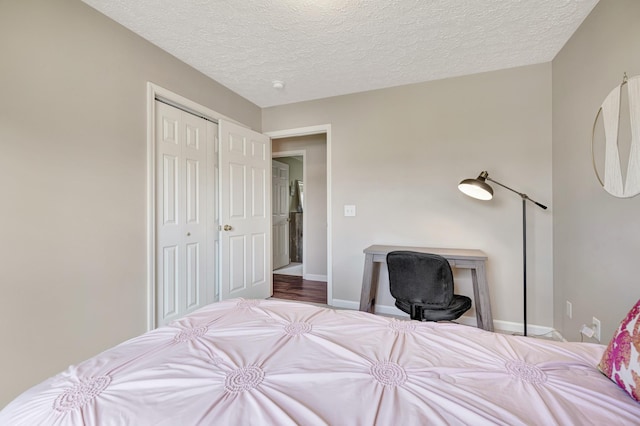 109 New Haven Ct, Nashville, TN 37214 - bedroom featuring a textured ceiling and a closet
