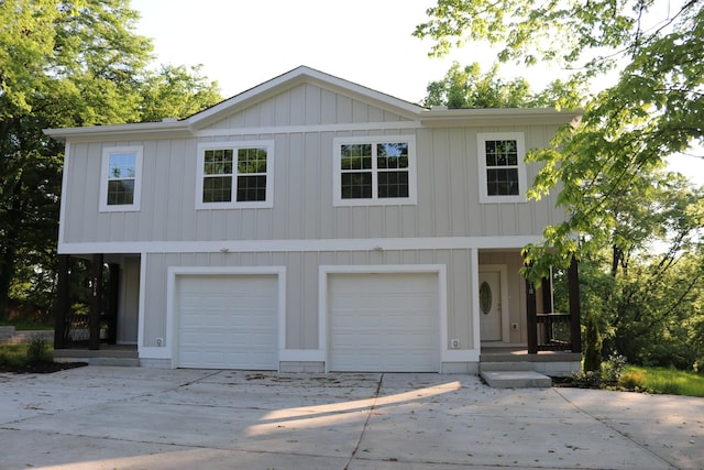 721 Poplar St, Columbia, TN 38401 - raised beach house with driveway and an attached garage