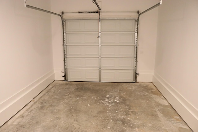 721 Poplar St, Columbia, TN 38401 - view of garage