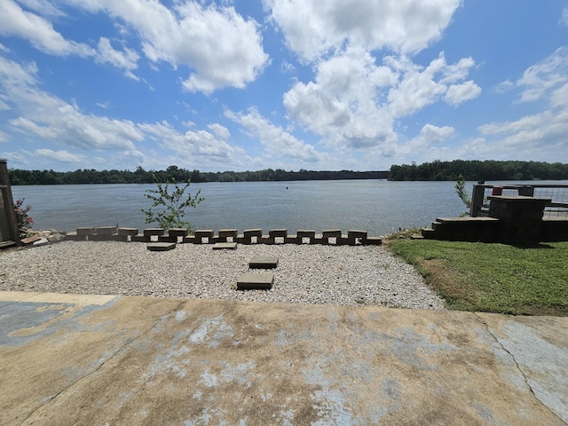 625 River Rd, Clifton, TN 38425