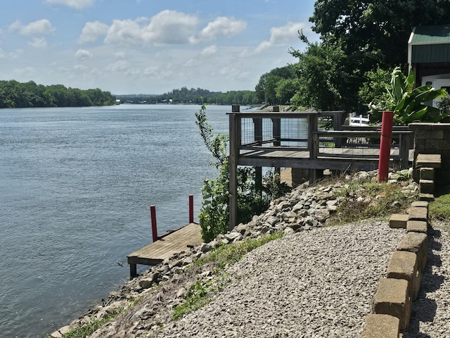 625 River Rd, Clifton, TN 38425