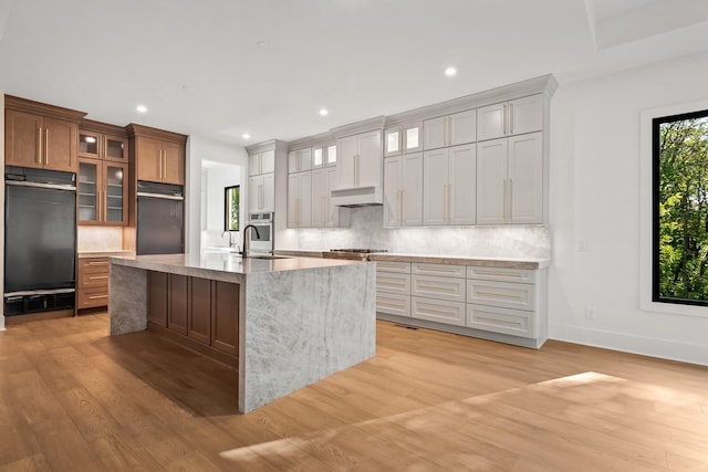 6628 Bethesda Arno Rd, Thompsons Station, TN 37179 - kitchen with backsplash, light wood-style floors, under cabinet range hood, and recessed lighting