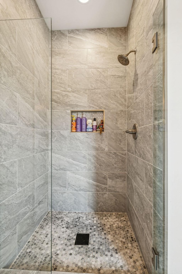4080 Coles Ferry Pike, Lebanon, TN 37087 - full bathroom featuring a tile shower