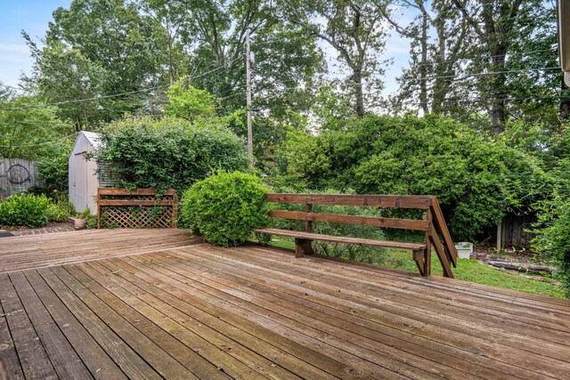 3841 Rollingwood Dr, Chattanooga, TN 37406 - wooden deck featuring a storage shed