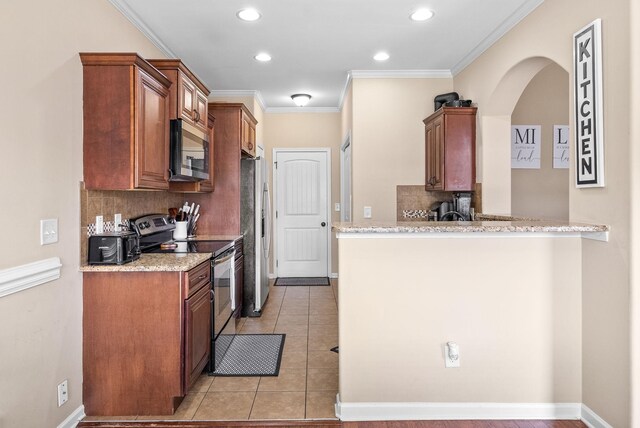 3351 Cotham Ln, Clarksville, TN 37042 - kitchen featuring stainless steel appliances, tasteful backsplash, recessed lighting, crown molding, and a peninsula