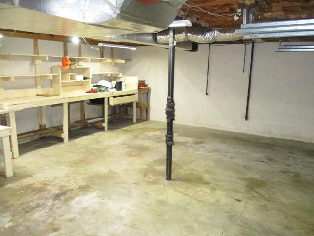 829 Kenny St, Gallatin, TN 37066 - unfinished below grade area featuring a workshop area