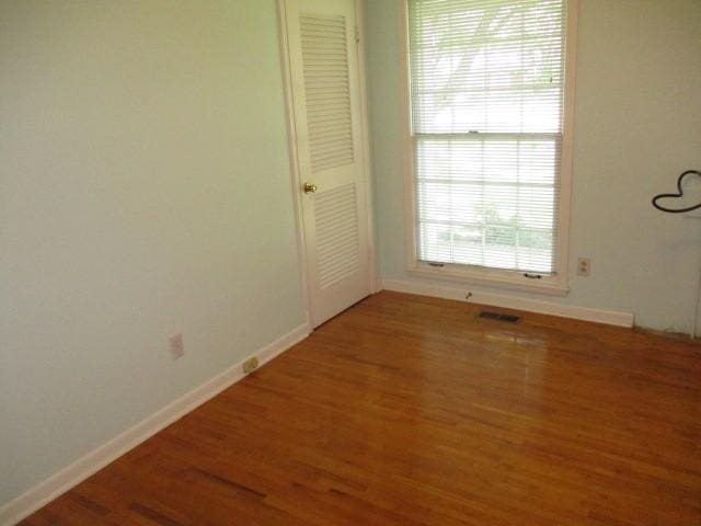 829 Kenny St, Gallatin, TN 37066 - unfurnished bedroom with wood finished floors and baseboards