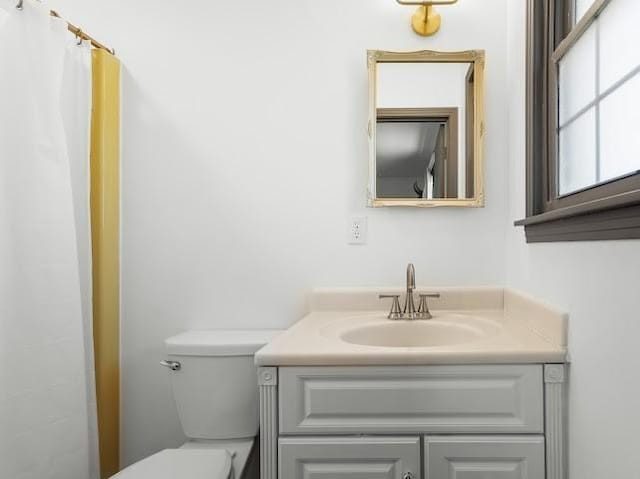 2355 Davidson Graveyard Rd, Clarksville, TN 37043 - bathroom featuring vanity and a shower with shower curtain