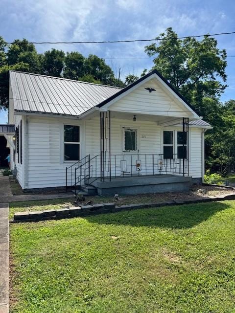 715 N High St N, Winchester, TN 37398 - view of front facade featuring covered porch, a front lawn, and a metal roof