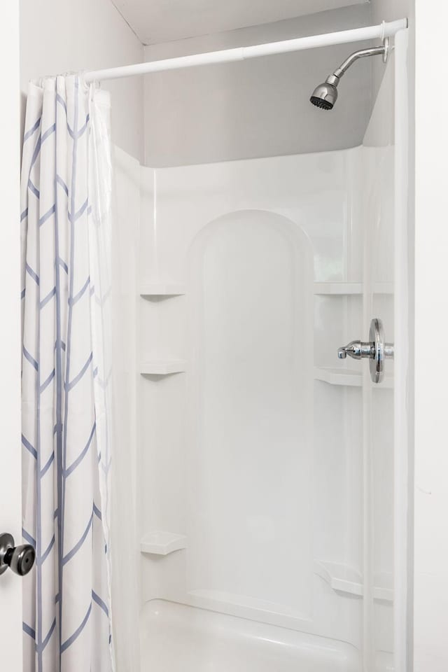 13989 Owens Chapel Rd, Springfield, TN 37172 - bathroom featuring curtained shower