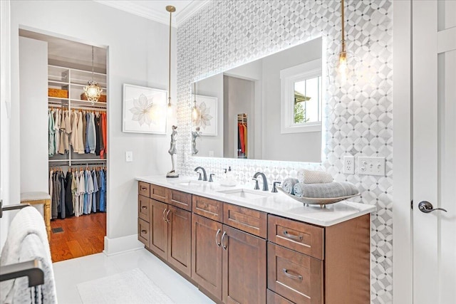 180 Jasper Springs Dr, Jasper, TN 37347 - full bath featuring crown molding, double vanity, a walk in closet, wallpapered walls, and backsplash