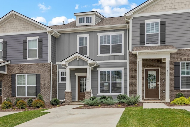 2509 Drumwright Way, Columbia, TN 38401 - townhome / multi-family property featuring board and batten siding and a shingled roof