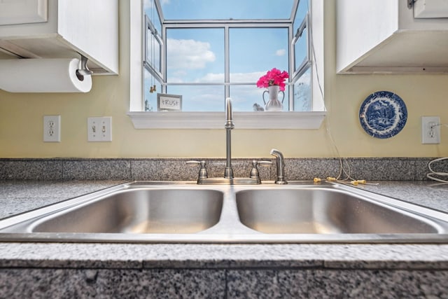 306 Norvich Ct, Franklin, TN 37069 - kitchen view of a sink