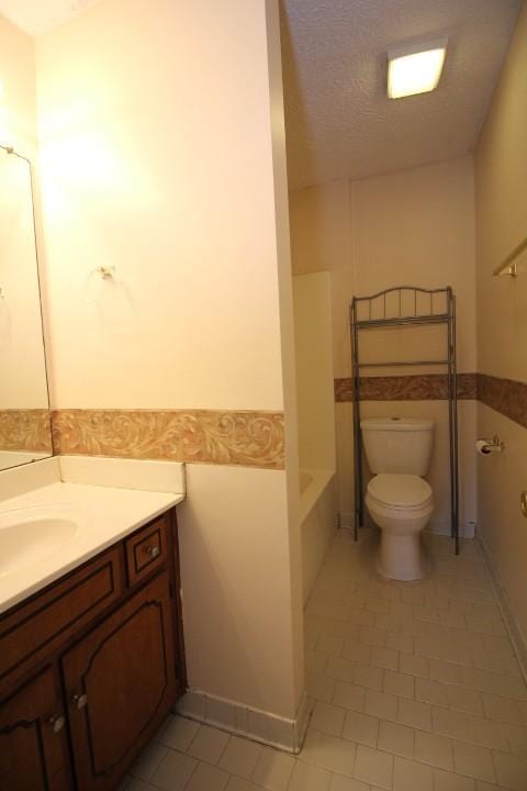 1211 Patton Pl, Oak Grove, KY 42262 - full bath featuring vanity, tile patterned floors, and wainscoting