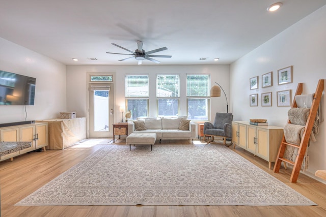 3105 Defilade Dr, Murfreesboro, TN 37128 - living area with ceiling fan, recessed lighting, and light wood finished floors