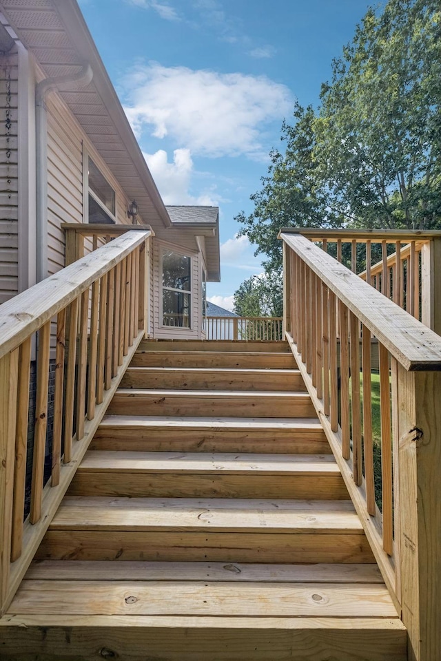 5531 Willow Oak Dr, Baxter, TN 38544 - view of staircase