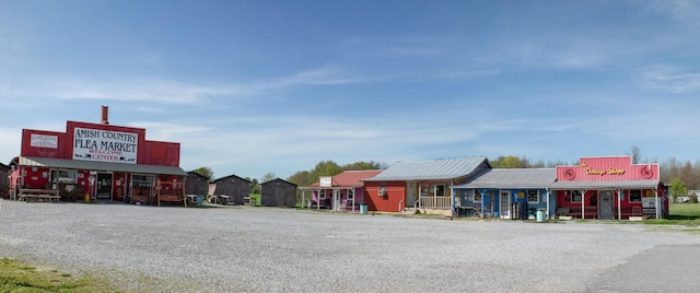 1072 Dugout Rd, Summertown, TN 38483 - view of property featuring uncovered parking