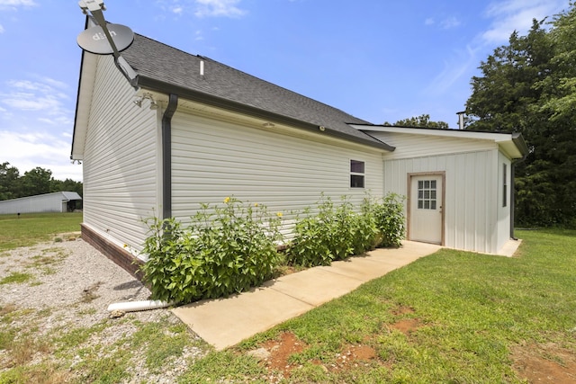 1072 Dugout Rd, Summertown, TN 38483 - view of side of property with a lawn and roof with shingles