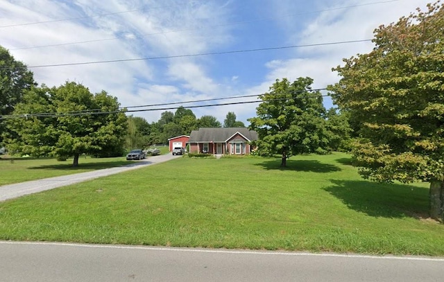 4429 Thomasville Rd, Chapmansboro, TN 37035 - view of front of house featuring driveway and a front lawn