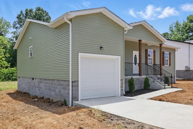 217 Dunnaway St, Shelbyville, TN 37160 - view of front of home featuring concrete driveway