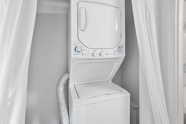 2020 Beech Ave Unit B13, Nashville, TN 37204 - laundry area featuring estacked washer and dryer