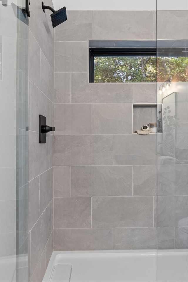 263 Eleanor Dr SW, Cleveland, TN 37311 - bathroom with tiled shower