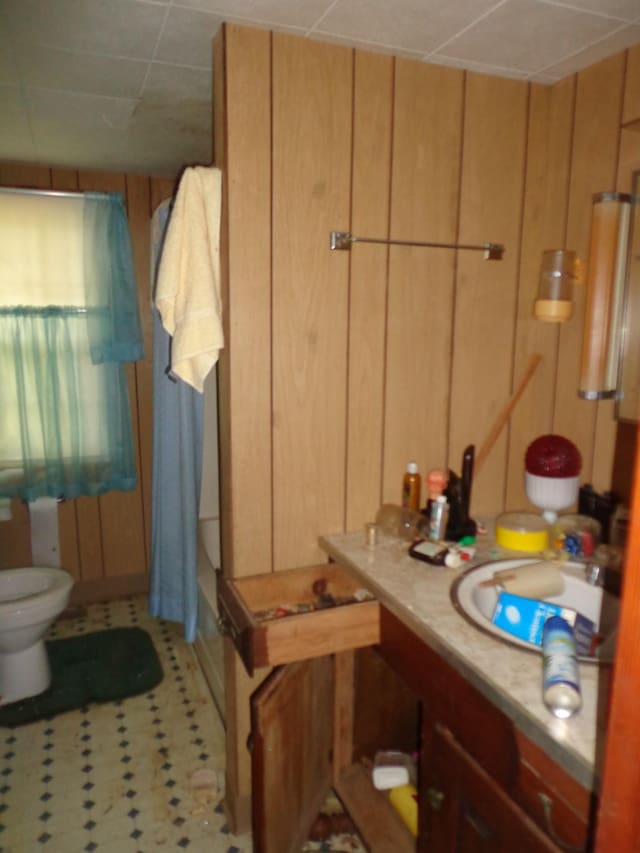2625 Old Blacktop Rd, Mc Ewen, TN 37101 - full bathroom with a shower with shower curtain and a bathtub