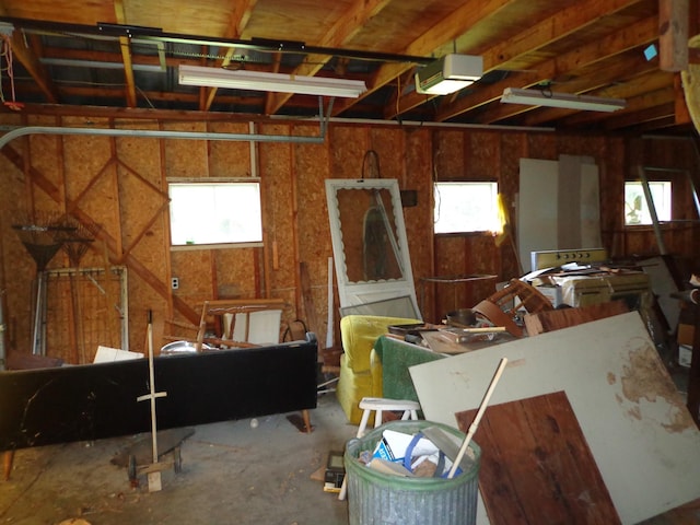 2625 Old Blacktop Rd, Mc Ewen, TN 37101 - garage featuring a garage door opener