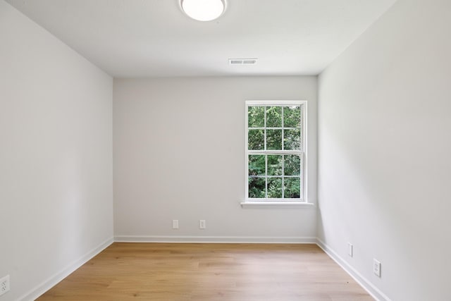 1033 Tom Hailey Blvd, La Vergne, TN 37086 - unfurnished room featuring light wood-style floors and baseboards