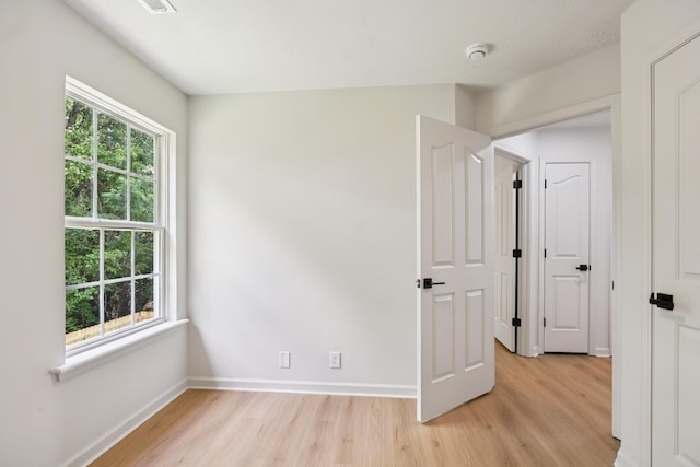 1033 Tom Hailey Blvd, La Vergne, TN 37086 - unfurnished room featuring light wood-style flooring and a smoke detector