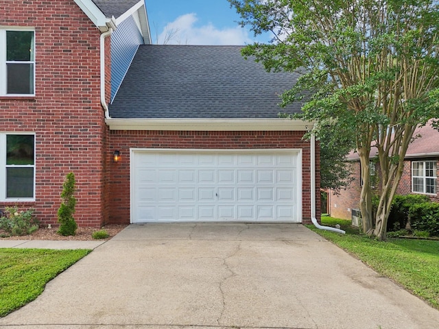 121 La View Rd, Hendersonville, TN 37075 - garage with concrete driveway