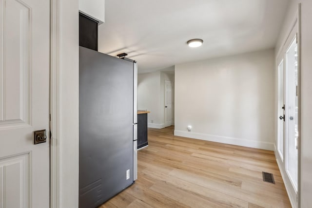121 La View Rd, Hendersonville, TN 37075 - hallway with light wood-type flooring and baseboards