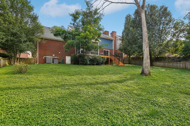 121 La View Rd, Hendersonville, TN 37075 - fenced backyard with stairs and a deck