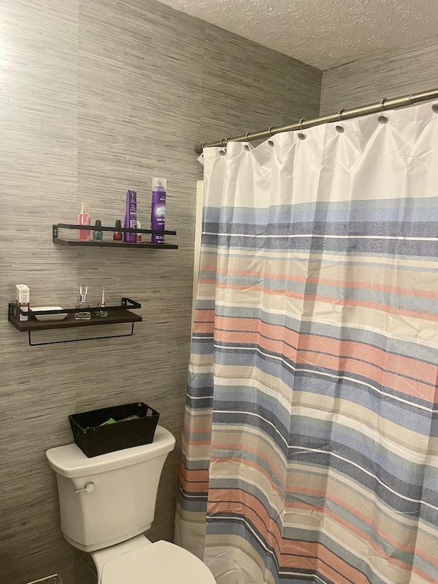 126 Kimberly St, Portland, TN 37148 - bathroom featuring a textured ceiling and a shower with shower curtain