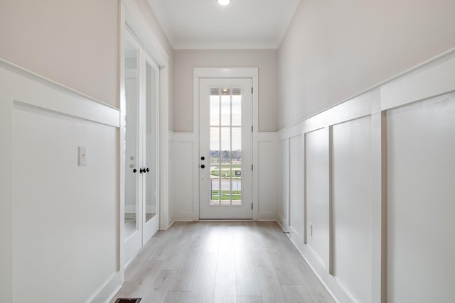 7233 Richvale Dr W, Fairview, TN 37062 - entryway featuring a decorative wall, a wainscoted wall, light wood finished floors, and crown molding