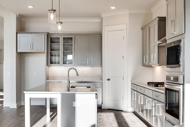 7262 Fairlawn Dr, Fairview, TN 37062 - kitchen featuring gray cabinets, stainless steel appliances, backsplash, a kitchen island with sink, and crown molding
