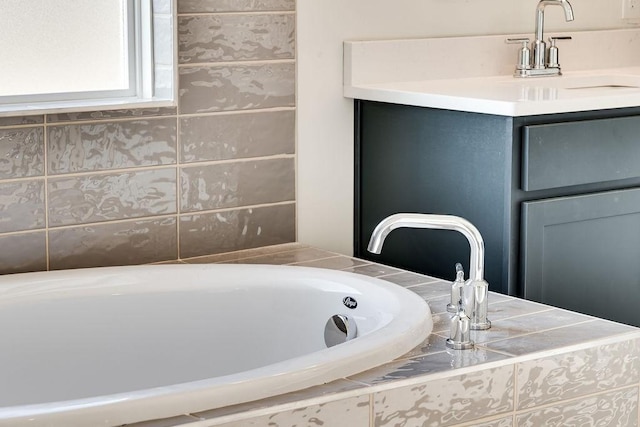 7262 Fairlawn Dr, Fairview, TN 37062 - full bath featuring a sink and a whirlpool tub
